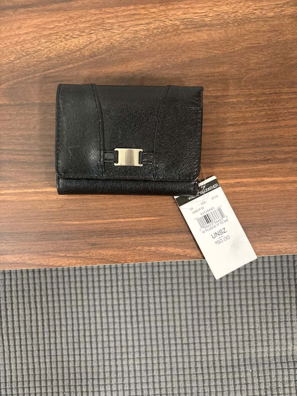 Wilsons Leather Black Trifold Plaque It To Me Wallet NWT